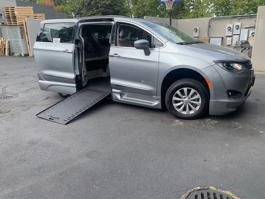 Used 2017 Chrysler Pacifica Touring-L - BraunAbility Side Entry In Floor Automatic Ramp