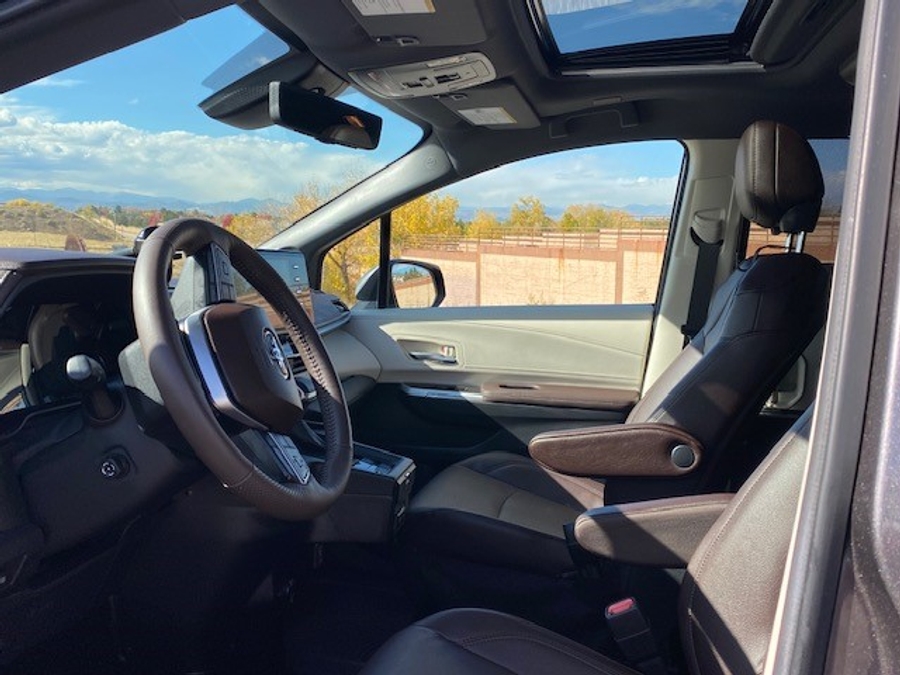 Used 2024 Toyota Sienna Hybrid Platinum - BraunAbility Side Entry Entry Fold Out Automatic Ramp