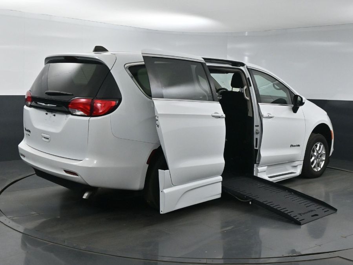 2023 CHRYSLER VOYAGER - Image 8