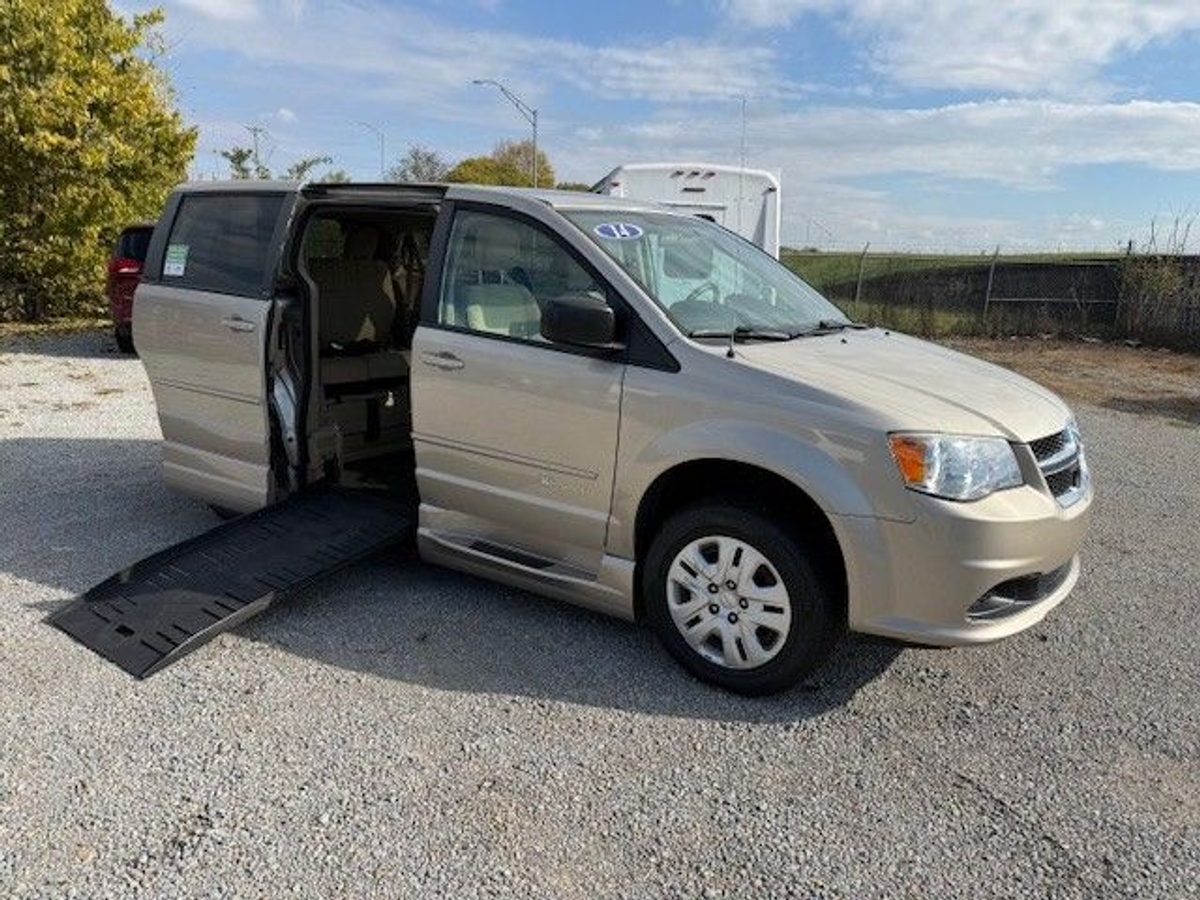  Dodge Grand Caravan with Side Entry Manual Fold Out ramp