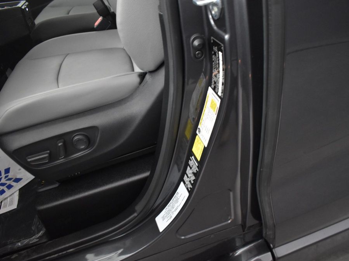 2025 TOYOTA SIENNA - Image 17