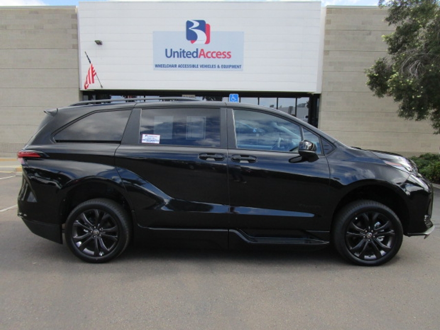 New 2025 Toyota Sienna Hybrid XSE Sport - BraunAbility Side Entry Entry In Floor Automatic Ramp