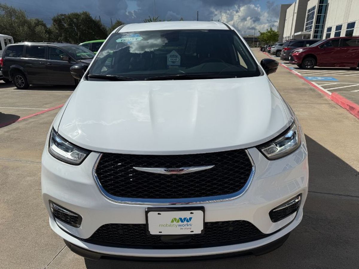 2025 CHRYSLER PACIFICA - Image 8