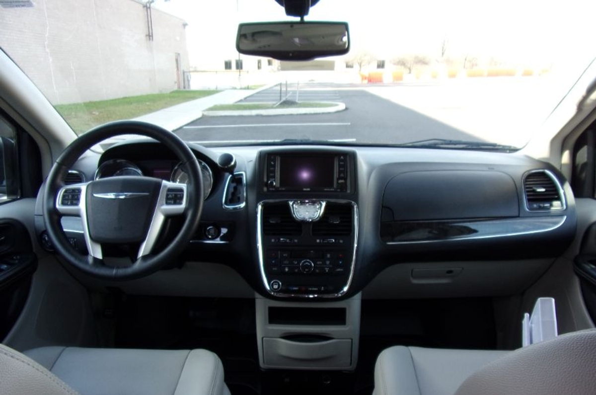 2015 CHRYSLER TOWN AND COUNTRY - Image 9