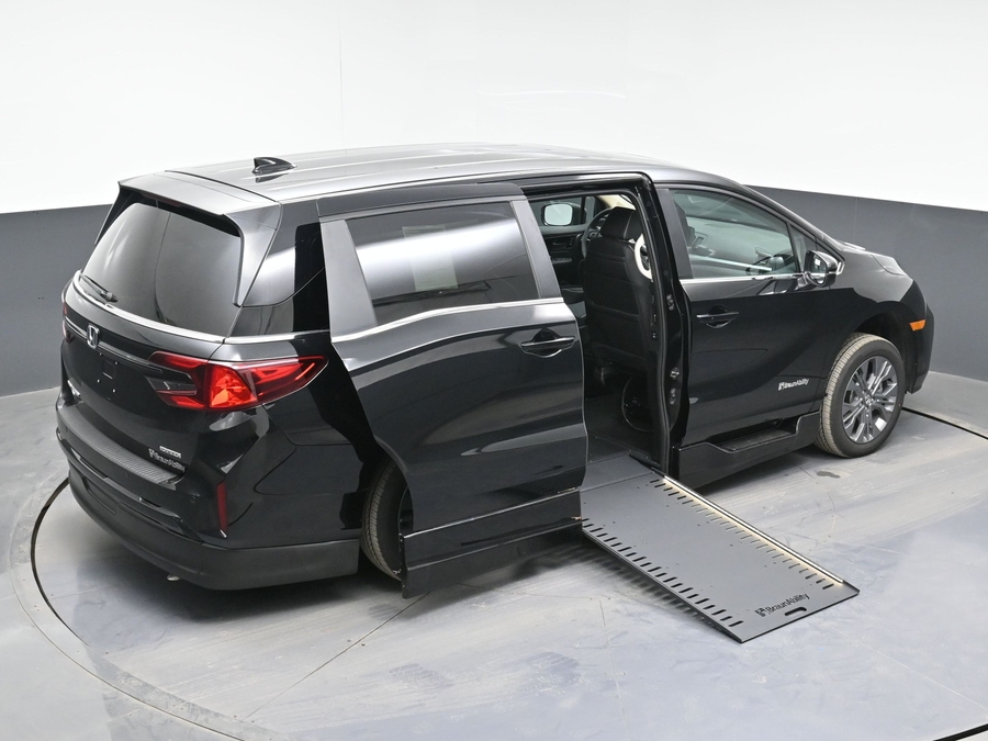 New 2026 Honda Odyssey Touring - BraunAbility Side Entry In Floor Automatic Ramp