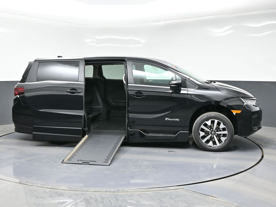 Black Honda Odyssey image number 7