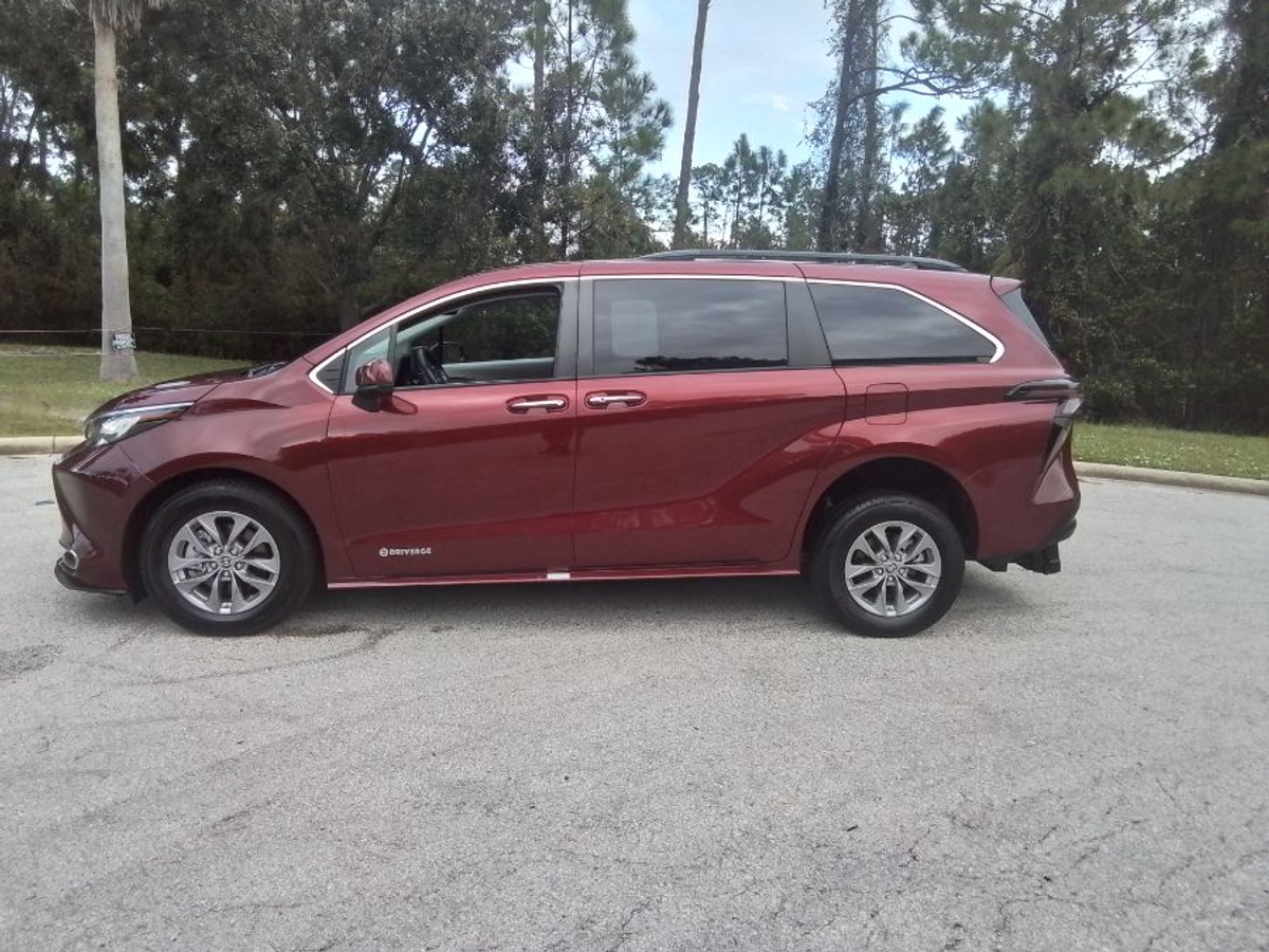 2023 TOYOTA SIENNA - Image 7