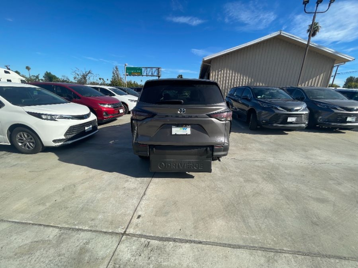2023 TOYOTA SIENNA - Image 13