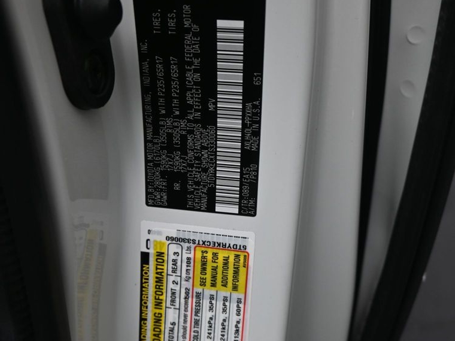 White Toyota Sienna image number 12