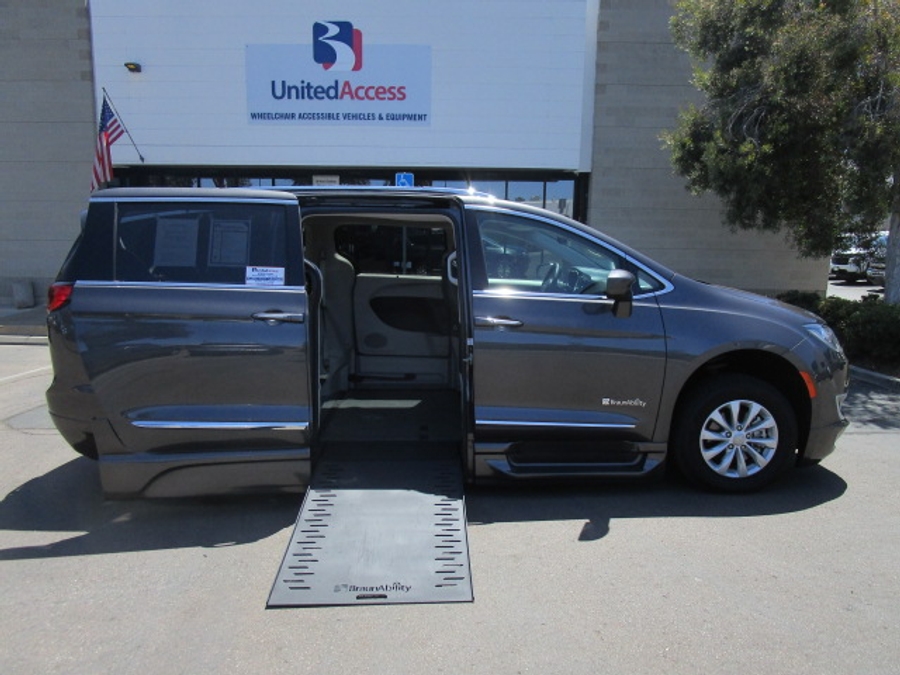 Used 2018 Chrysler Pacifica Touring L - BraunAbility Side Entry In Floor Automatic Ramp