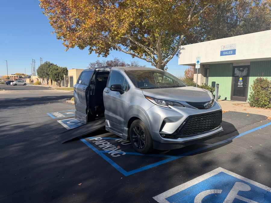 Used 2024 Toyota Sienna Hybrid XSE - VMI Side Entry Entry In Floor Automatic Ramp