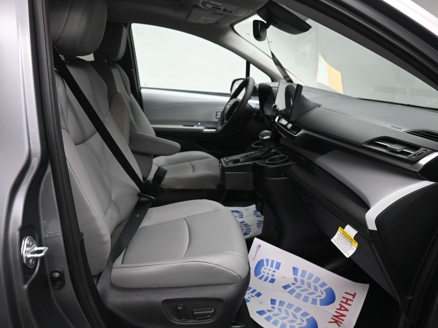New 2026 Toyota Sienna Hybrid XLE Add - BraunAbility Side Entry Fold Out Automatic Ramp