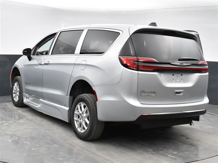 Used 2024 Chrysler Pacifica Touring L - BraunAbility Side Entry Entry In Floor Automatic Ramp