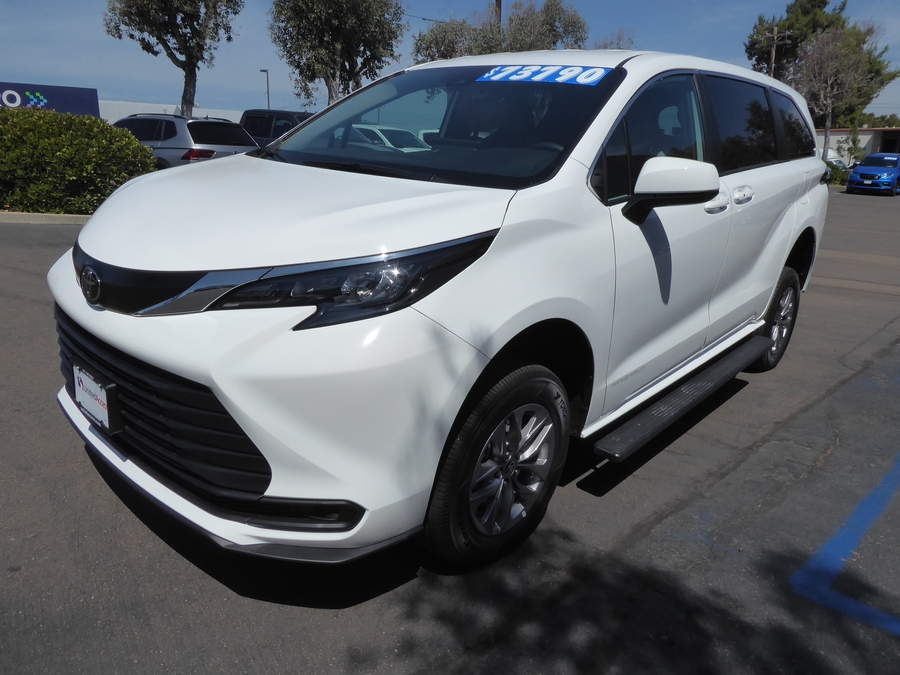 New 2026 Toyota Sienna Hybrid LE w swivel 2nd row - Vantage Mobility Commercial Rear Entry Fold Out Manual Ramp