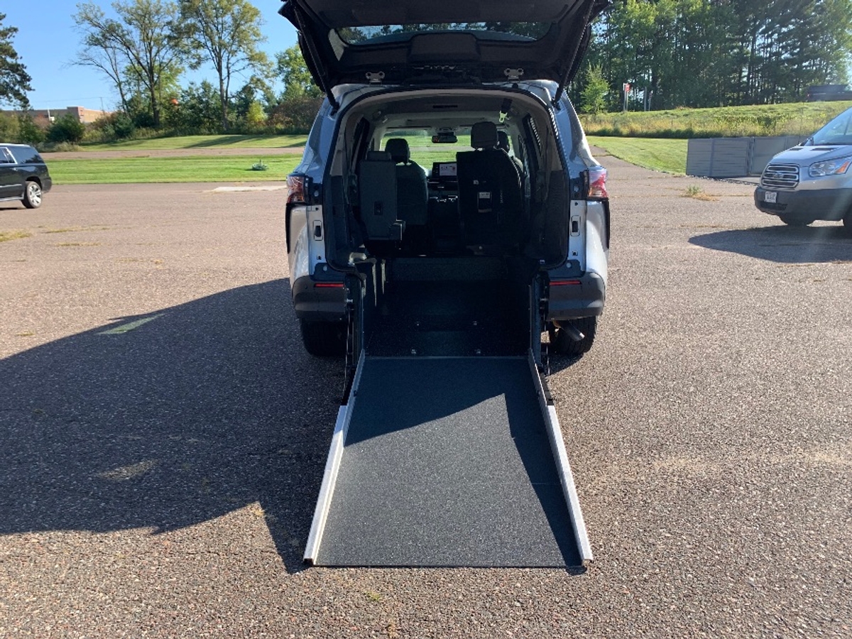 2024 TOYOTA SIENNA - Image 8