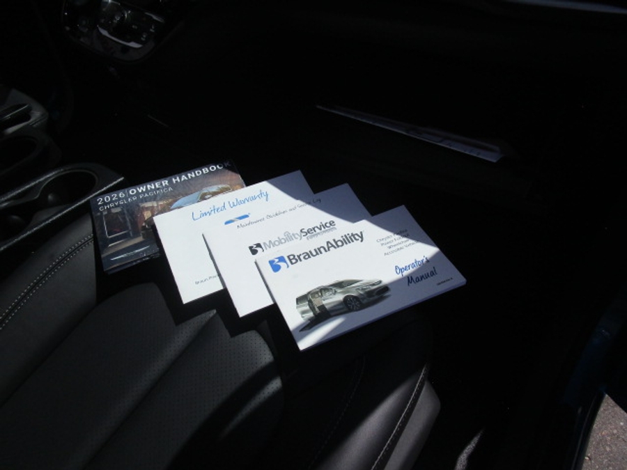 New 2026 Chrysler Pacifica Select Safety - BraunAbility Side Entry Entry Fold Out Automatic Ramp