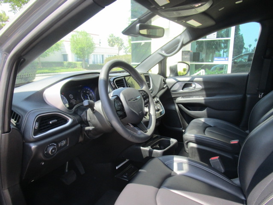 Used 2023 Chrysler Pacifica Touring L - VMI Side Entry Entry In Floor Automatic Ramp