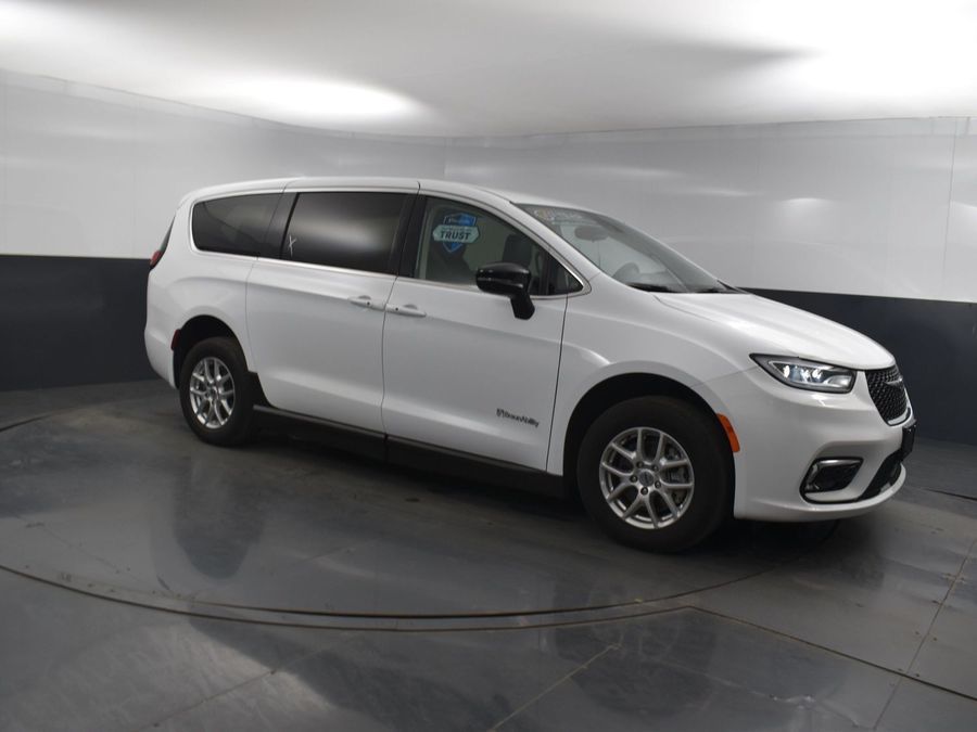 Used 2024 Chrysler Pacifica Touring L - BraunAbility Side Entry Entry Fold Out Manual Ramp