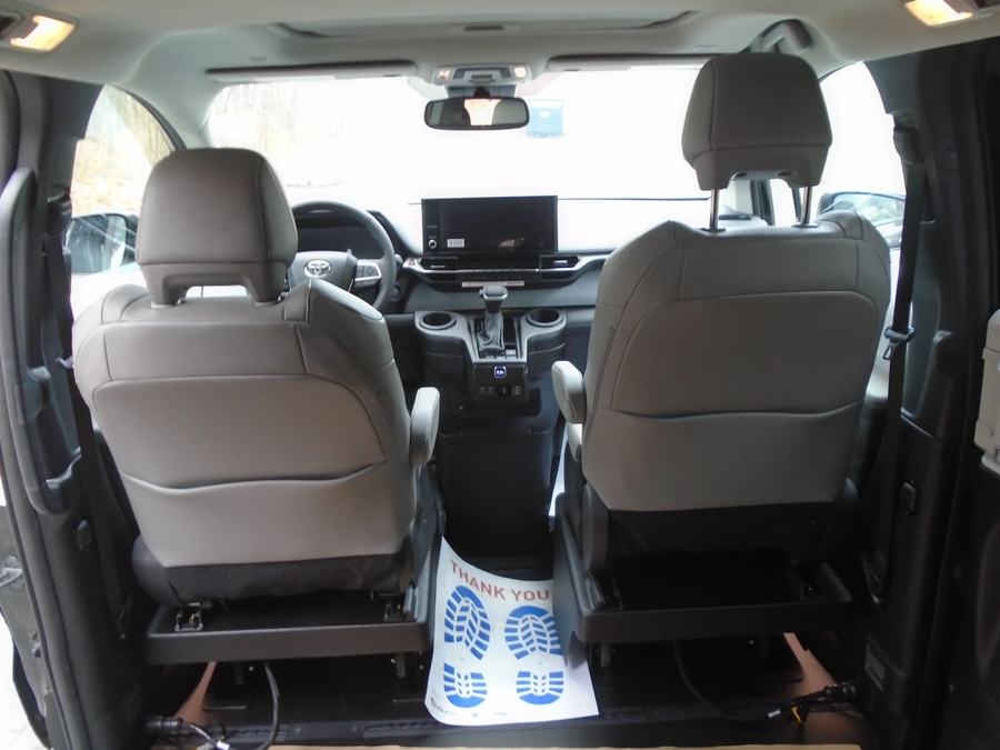 Black Toyota Sienna image number 6