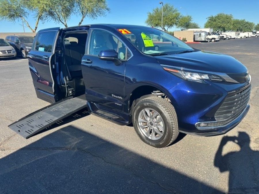 Used 2021 Toyota Sienna Hybrid XLE - BraunAbility Side Entry Fold Out Automatic Ramp
