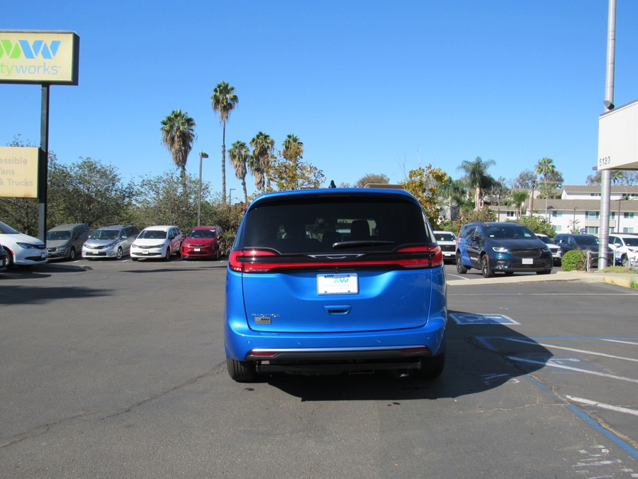2027 Chrysler Pacifica Select - Photo 7