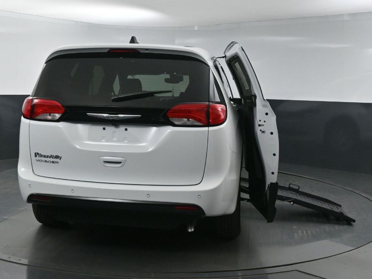 2025 CHRYSLER VOYAGER - Image 7