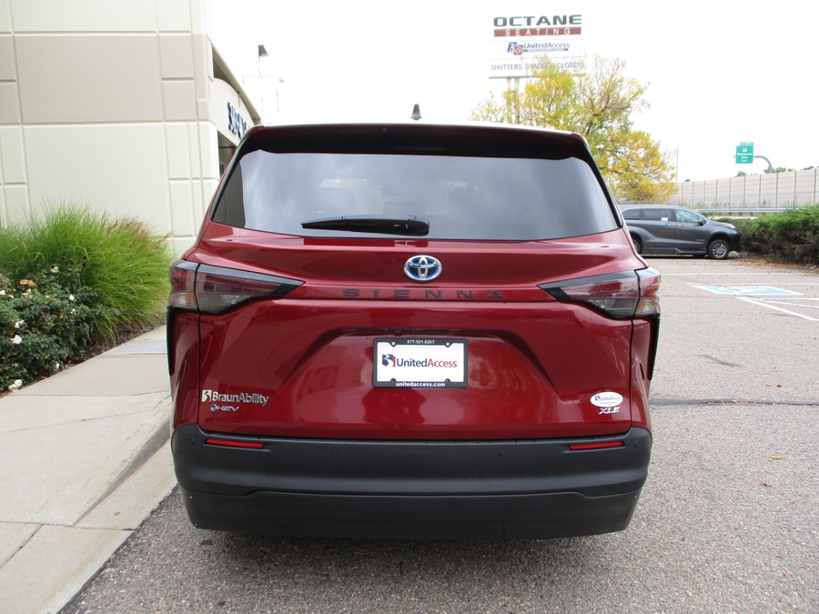 Used 2025 Toyota Sienna Hybrid XLE - BraunAbility Side Entry Entry In Floor Automatic Ramp