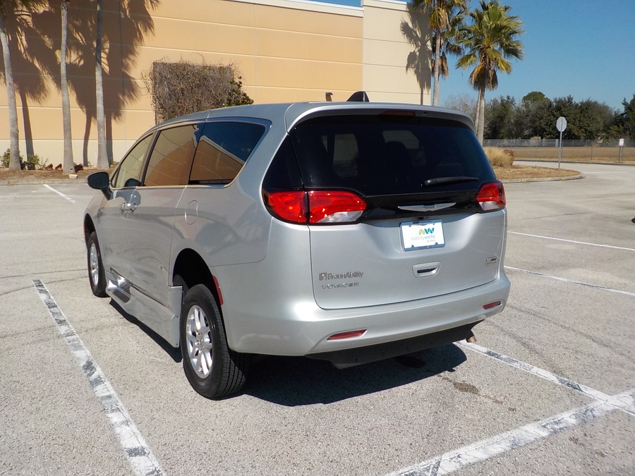 2023 CHRYSLER VOYAGER - Image 24