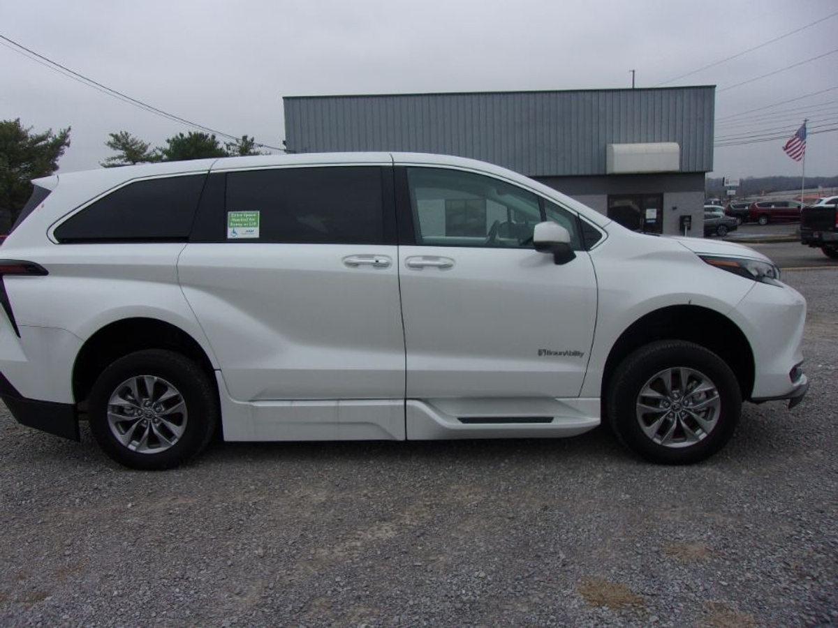 2025 TOYOTA SIENNA - Image 5