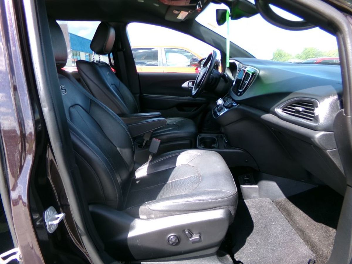 2019 CHRYSLER PACIFICA - Image 9