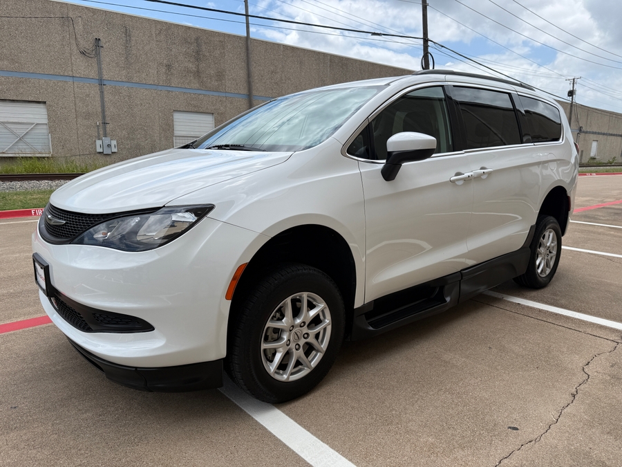 Used 2021 Chrysler Voyager LXi - BraunAbility Commercial Side Entry Entry Fold Out Manual Ramp