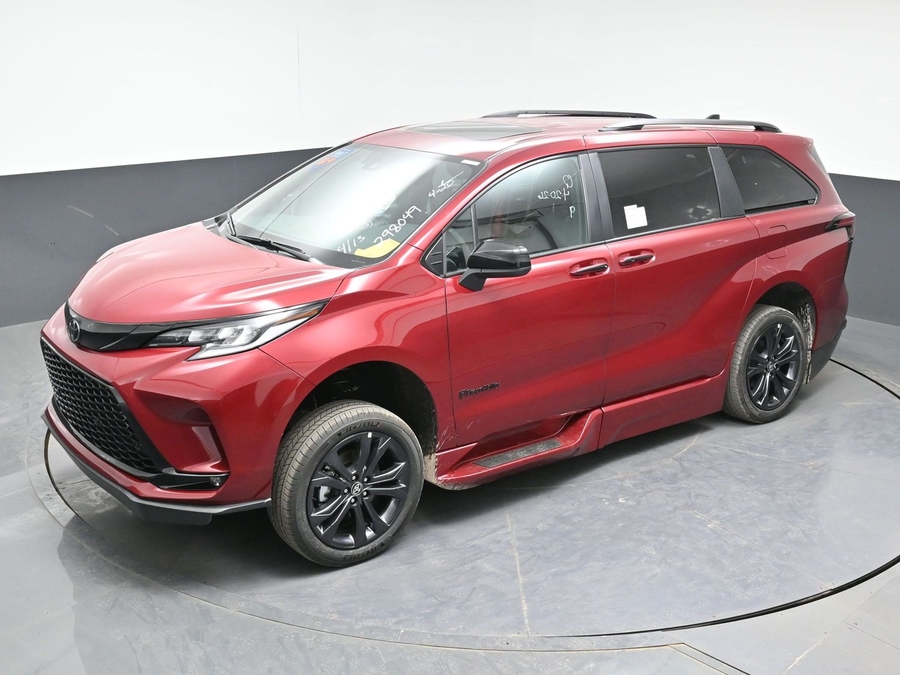 New 2026 Toyota Sienna Hybrid XSE Sport - BraunAbility Side Entry Entry Fold Out Automatic Ramp