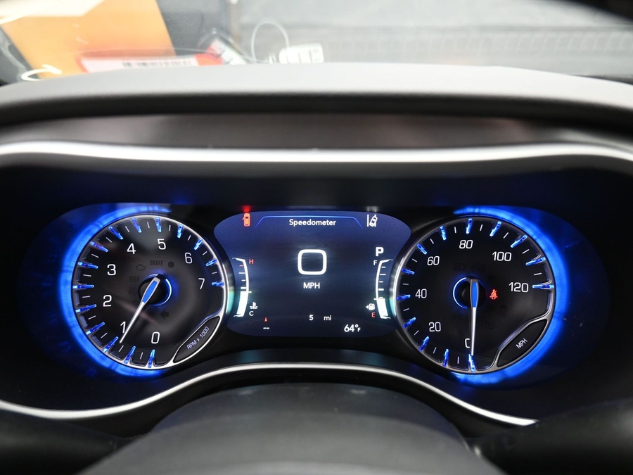 White Chrysler Voyager image number 14