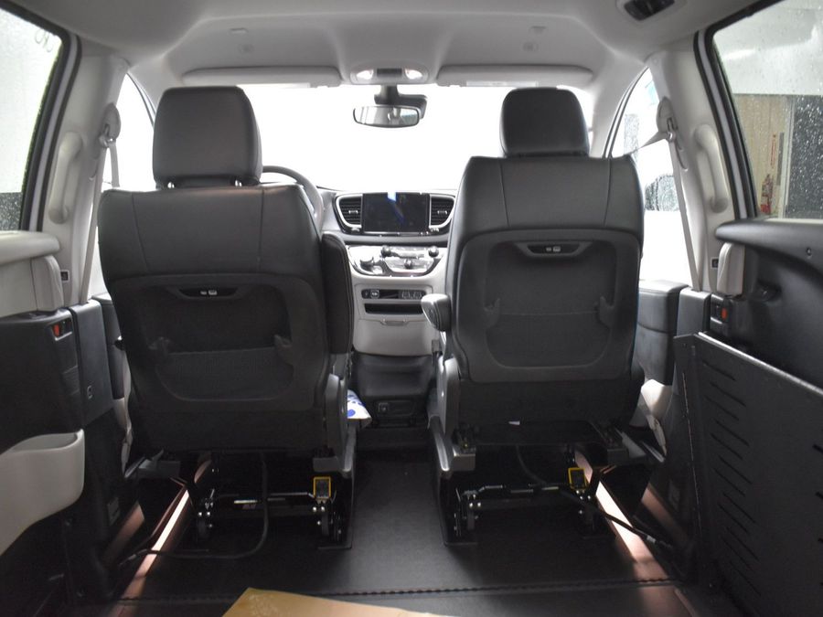 Used 2024 Chrysler Pacifica Touring L - BraunAbility Side Entry Entry Fold Out Automatic Ramp