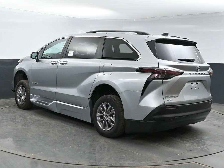 New 2025 Toyota Sienna Hybrid XLE Plus - BraunAbility Side Entry Entry In Floor Automatic Ramp