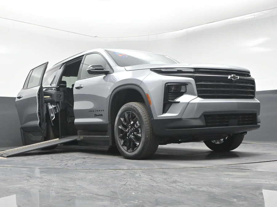Grey Chevrolet Traverse image number 10