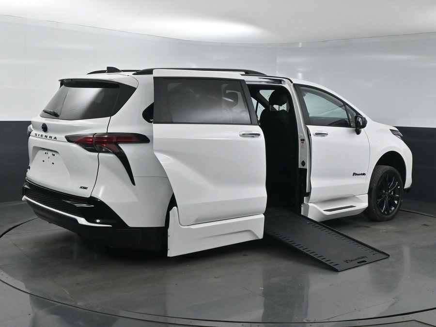 New 2025 Toyota Sienna Hybrid XSE - BraunAbility Side Entry Entry In Floor Automatic Ramp