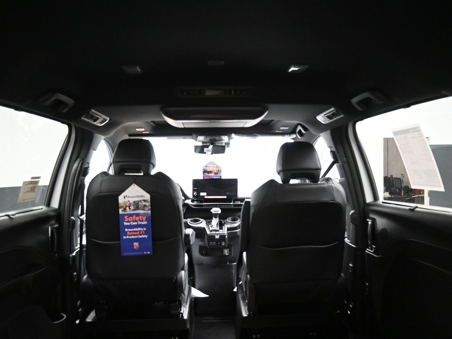 New 2025 Toyota Sienna Hybrid Platinum - BraunAbility Side Entry Entry In Floor Automatic Ramp