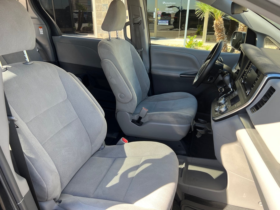 Used 2019 Toyota Sienna L -  Rear Entry Entry Fold Out Manual Ramp
