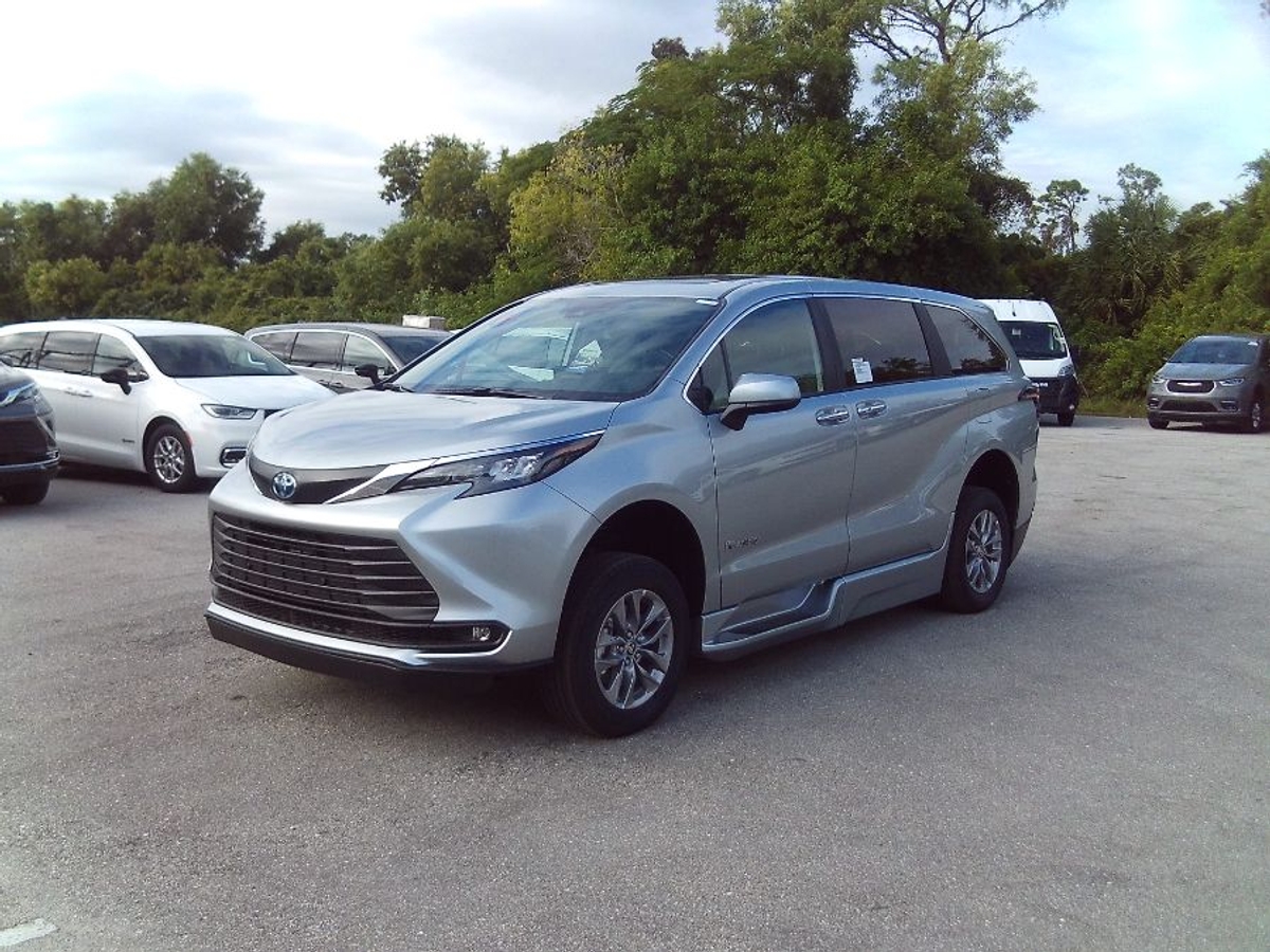 2025 TOYOTA SIENNA - Image 3
