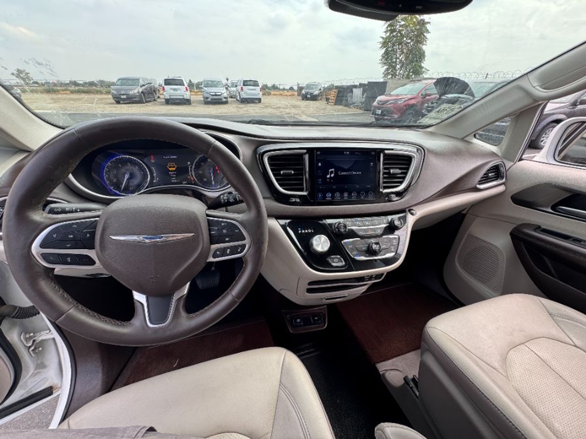 2019 CHRYSLER PACIFICA - Image 10