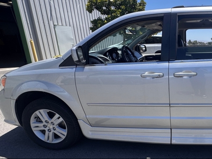  Dodge Grand Caravan image number 9