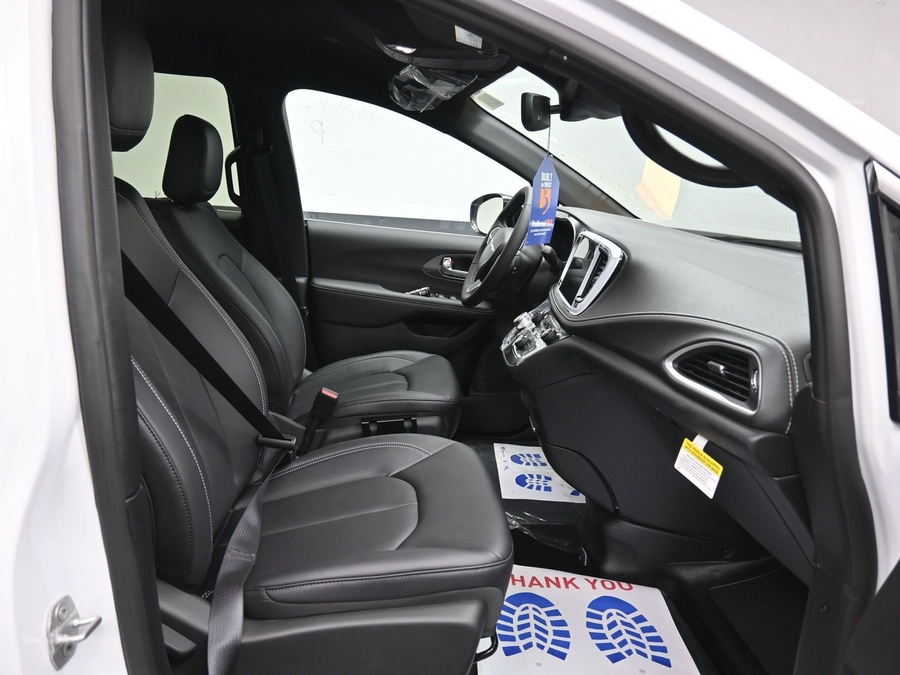 New 2026 Chrysler Pacifica Select Safety - BraunAbility Side Entry Fold Out Automatic Ramp