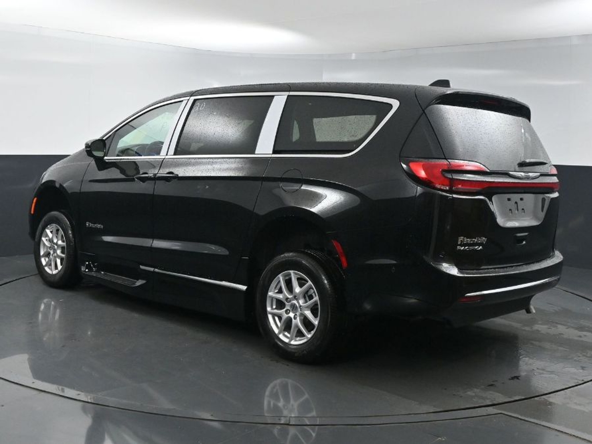 2025 CHRYSLER PACIFICA - Image 6