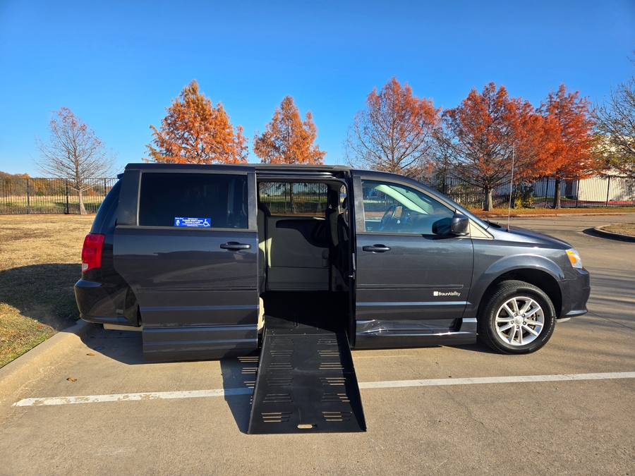 Used 2013 Dodge Grand Caravan  -   Entry  Ramp