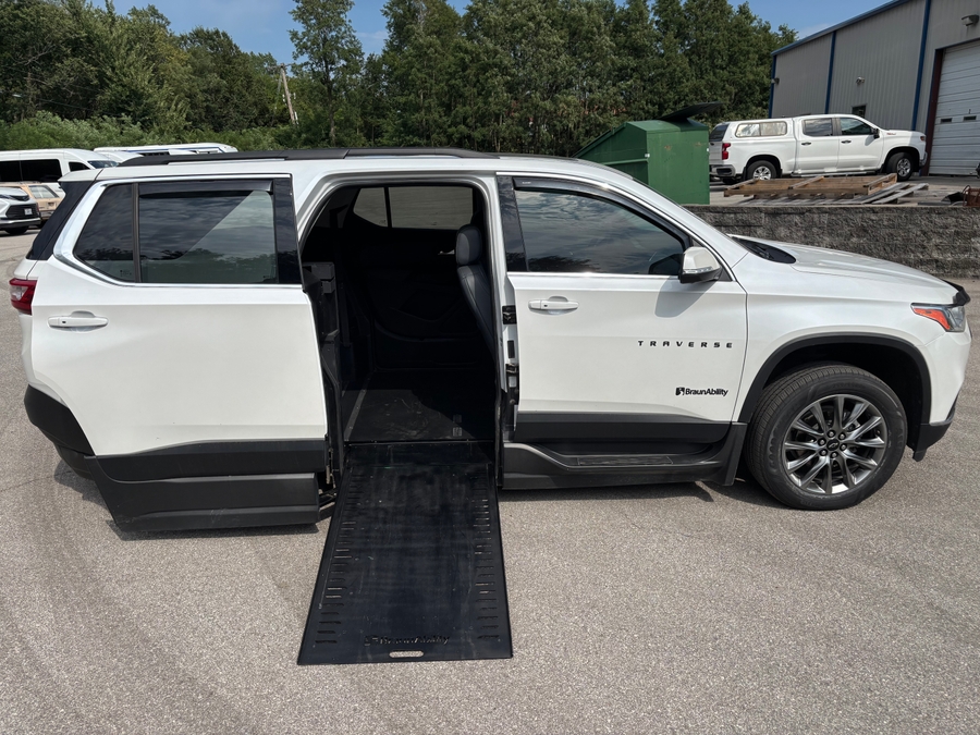 Used 2021 Chevrolet Traverse 3LT - BraunAbility Side Entry In Floor Automatic Ramp