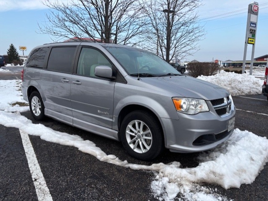 Used 2016 Dodge Grand Caravan SXT - BraunAbility Side Entry Entry Fold Out Automatic Ramp