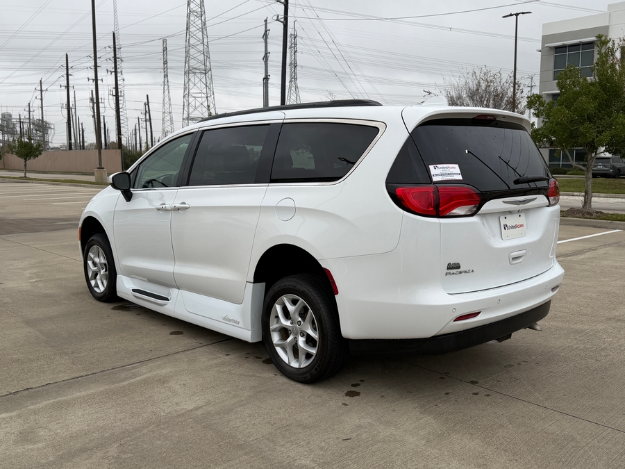 Used 2018 Chrysler Pacifica Touring - VMI Side Entry Entry In Floor Automatic Ramp