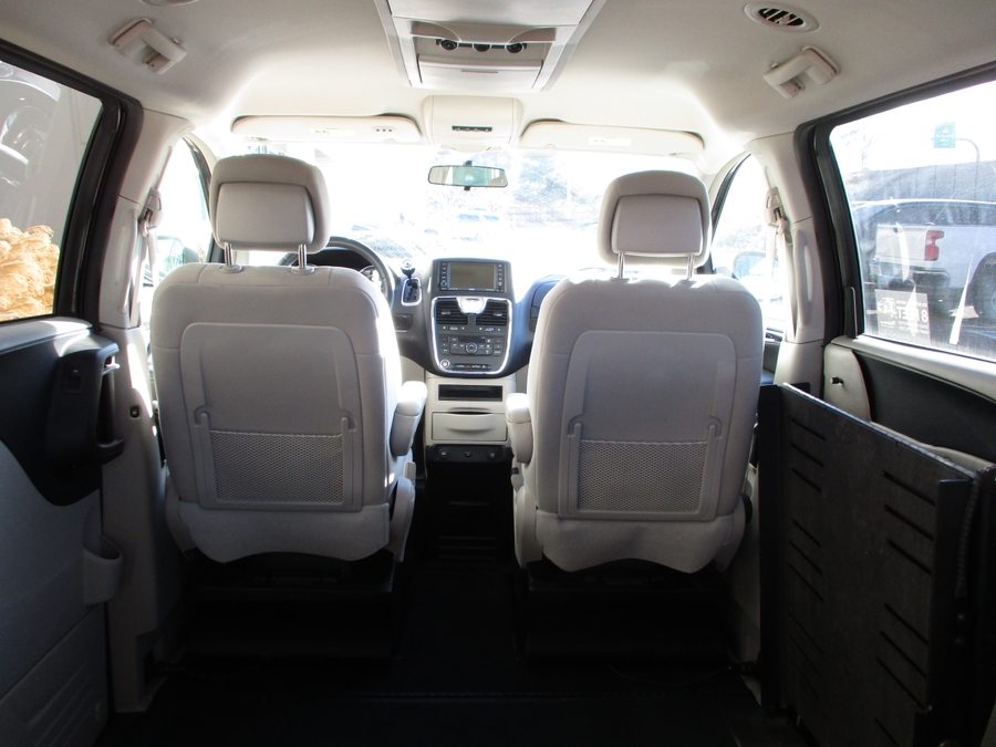 Used 2011 Chrysler Town and Country Touring - BraunAbility Side Entry Entry Fold Out Automatic Ramp