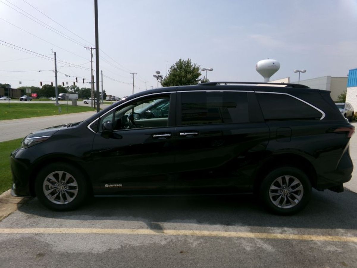 2024 TOYOTA SIENNA - Image 4